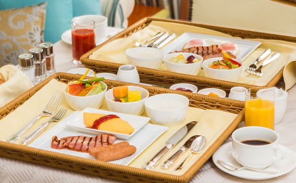 ブッフェで優雅な朝ごはん