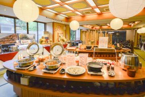 地元素材と郷土料理が楽しめるハーフバイキング